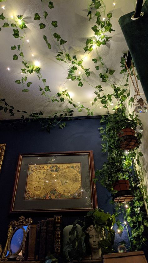 Vines On Roof Bedroom, Fairy Lights On Wall, Fairy Lights Room, Ivy Garland, Fairy Bedroom, Fairy Room, Ivy Wall, String Lights In The Bedroom, Fairy Lights Bedroom