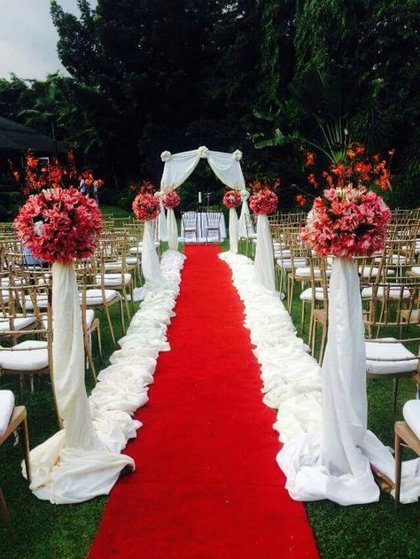 Red Carpet Aisle by The Arleen Blossom Flowers and Balloons - a TWIPP Platinum Member See details: http://themesnmotifs.net/s/thearleenblossomflowersandballoons Red Carpet Wedding Aisle, Red And White Wedding Theme Decor, Wedding Aisle Red, Crystal Wedding Decor, Wedding Red Carpet, Carpet Wedding, Wedding Walk, Red Carpet Wedding, Beauty And Beast Wedding