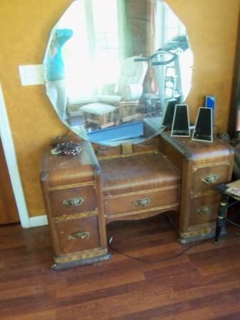 Fixed+up+an+Art+Deco+Vanity+in+Terrible+Shape+-+I+wanted+an+Art+Deco+vanity+for+my+bedroom+but+I+couldn't+find+one+in+good+shape+under+300+dollars+or+already+pa... Beautiful Vanities, Vanity Redo, Waterfall Furniture, Art Deco Bedroom Furniture, Waterfall Vanity, 300 Dollars, Old Vanity, Restoration Hardware Inspired, Vanity Makeover