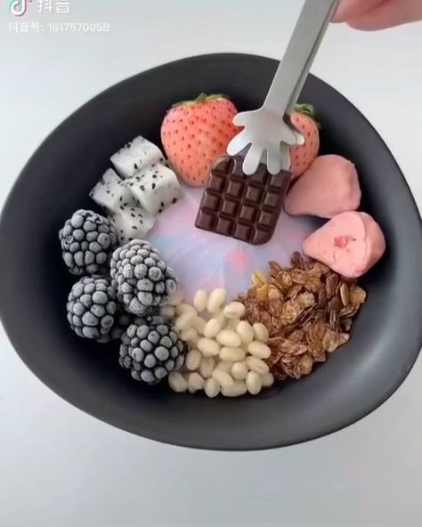 ASMR🍜 on Instagram: "Cr: @?  #asmr #asmrsounds  #asmrcommunity #asmrvideo  #mukbang #mochi #edit #edits  #yummy  #eat #eathealthy #eating #food #foodblogger" Dehydrated Yogurt Bowl, Smoothie Yogurt Bowl, Yogurt Bowl Ideas Healthy, Dry Yogurt Bowl, Aesthetic Yogurt Bowls, Healthy Snacks Aesthetic, Clean Girl Food, Dehydrated Yogurt, Yogurt Bowl Aesthetic