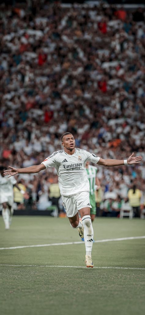 #kylianmbappe #bernabeu #realmadrid #wallpapers Mpabbe Wallpaper, Soccer Wallpaper 4k, Kylian Mbappe Wallpaper, Mbappe Wallpapers, Kylian Mbappe Real Madrid, Wallpaper Futbol, Soccer Photography Poses, Mbappe Real Madrid, Mbappe Kylian