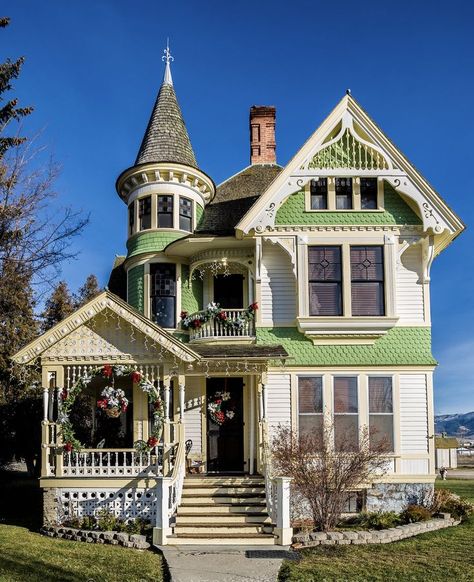 Large Victorian House, The Lion King 2019, Lion King 2019, House Fever, Building Reference, Unusual Houses, Victorian Style House, Old Victorian Homes, Victorian Beauty