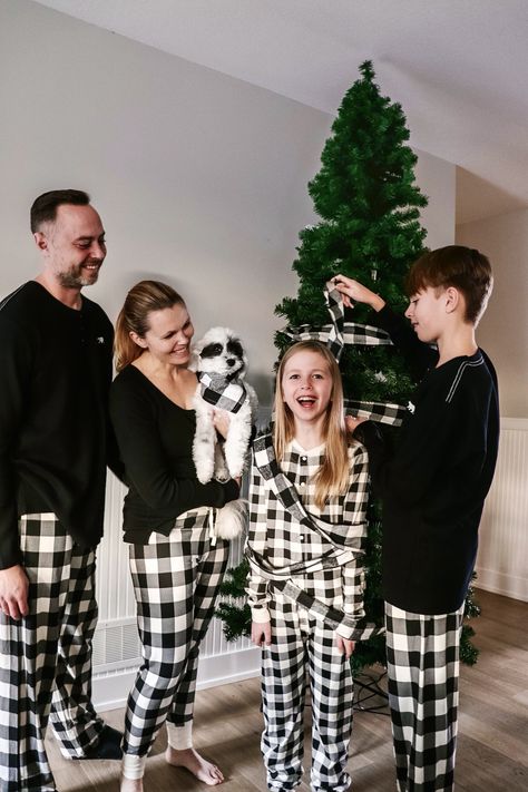 Matching Pajama Family Pictures, Matching Pajamas For Family, Weasley Christmas, Warmer Outfits, Matching Christmas Pajamas Family, Matching Christmas Jammies, Matching Family Christmas Outfits, Autumn Outfits 2023, Casual Outfits Winter