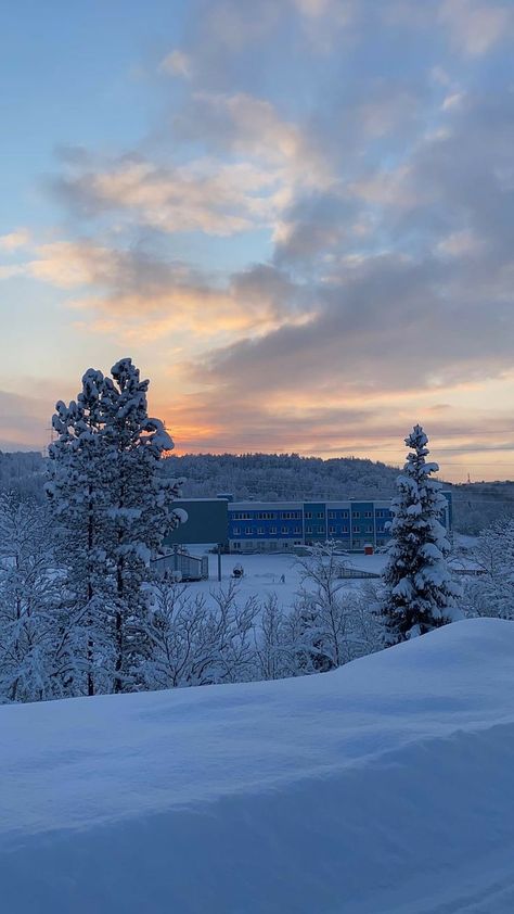 Snowy Aesthetic, Aesthetic Snow, I Love Winter, Winter Love, Rainbow Wallpaper, Winter Scenery, Cool Instagram Pictures, Snow Scenes, Snowy Day