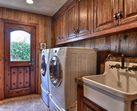 . Craftsman Laundry Room, Laundry Room Storage Shelves, Laundry Room/mud Room, Rustic Laundry Rooms, Small Laundry Room Organization, Room Storage Diy, Dream Laundry Room, Log Home Decorating, Farmhouse Laundry