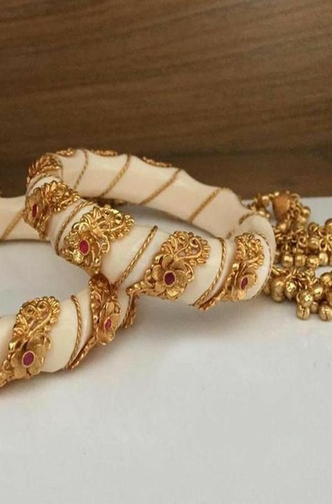 Golden Kada For Woman, Rajwadi Mangalsutra Design, Rajwadi Gold Kangan, Rajwadi Jewellery, Rajwadi Bangles, Rajput Jewellery, Gold Jewelry Simple Necklace, Gold Mangalsutra Designs, Jewelry Set Design