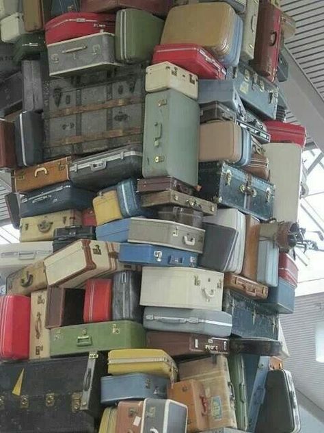 Suitcases Stay Curious, Old Suitcases, Vintage Trunks, Vintage Suitcases, Steamer Trunk, Vintage Suitcase, Vintage Luggage, Vintage Office, Train Case