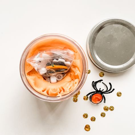 DIY Halloween Playdough Jars  — the Workspace for Children Diy Halloween Playdough, Halloween Playdough, Sand Play Dough, Sensory Jars, Halloween Rice Krispie Treats, Diy Playdough, Halloween Lunch, Diy Sensory, Moon Sand