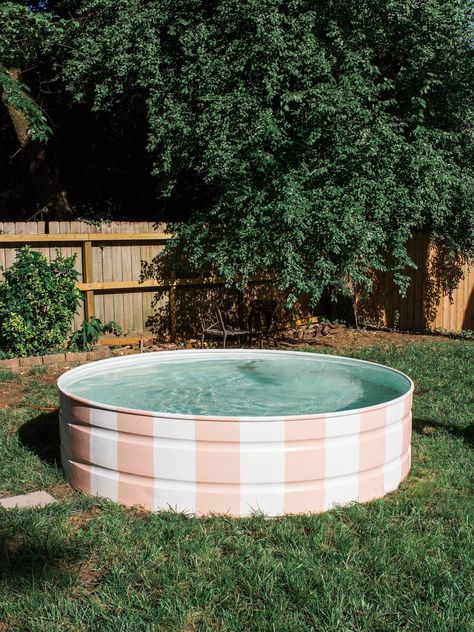 How To Paint Your Stock Tank Pool with pink and white stripes Tin Pool, Hillbilly Hot Tub, Farmhouse Gardens, Stock Pool, Coastal Backyard, Galvanized Stock Tank, House Diys, Stock Pools, Tank Pools