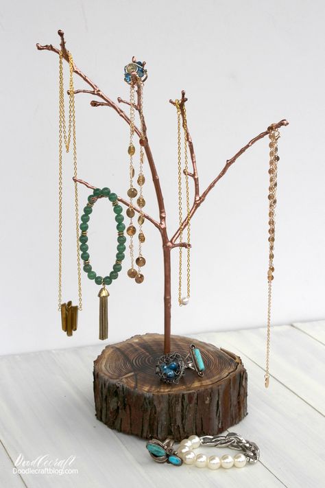 If you walk around the mall or store for a while, you'll see jewelry trees everywhere! I just knew I had to figure out a way to make my own. This tree is perfect for hanging rings, necklaces and bracelets on to keep track of all the fancy things. Tree Branch Jewelry Holder, Tree Branch Jewelry, Jewelry Tree Diy, Branch Diy, Diy Jewelry Stand, Diy Necklace Holder, Tree Jewelry Holder, Branch Jewelry, Branches Diy