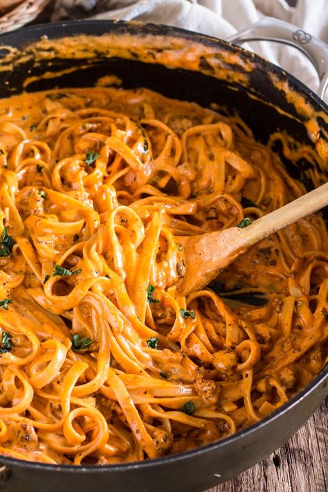 Spicy Pasta Recipes, Creamy Sausage Pasta, Spicy Sausage Pasta, Fettuccine Recipes, Grilled Asparagus Recipes, Spicy Pasta, Italian Sausage Pasta, Fettuccine Pasta, Delicious Pasta