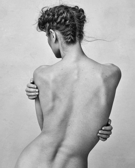 Woman's Back, Body Template, 2022 Art, Body Art Photography, Studio Photography Poses, Body Photography, Portrait Photography Women, Female Pose Reference, Figure Photography