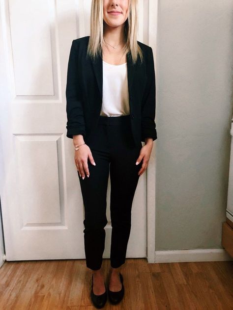 Hospital Interview Outfit, Nurse Interview Outfit, Nursing Interview Outfit, College Interview Outfit, School Interview Outfit, Women Interview Outfits, Nurse Interview, Interview Clothes, Job Interview Attire