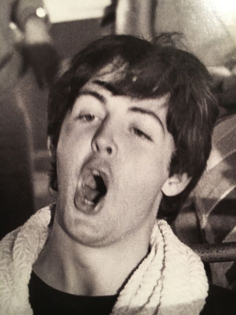 Paul Mccartney Funny, Fool On The Hill, Paul Mccartney Beatles, Paul Mccarthy, Beatles Rare, Beatles Funny, The Quarrymen, Jane Asher, Personajes Studio Ghibli