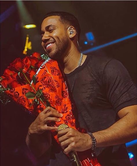 Romeo Santos Pfp, Romeo Santo, Pfp Funny, Latin Artists, Romeo Santos, Selena Quintanilla, Home Ideas, Style Inspiration, Funny