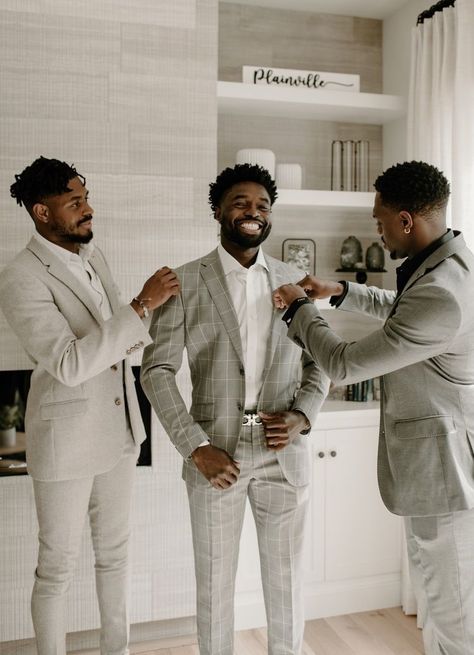 Wedding Getting Ready Pictures Guys, Men Getting Ready Wedding, Grooms Getting Ready Photos, Best Man Pictures, Guys Getting Ready Wedding Photos, Suit Moodboard, Groomsmen Getting Ready Pictures, Grooms Poses, Groom Getting Ready Pictures