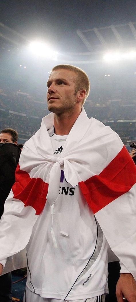 David Beckham Real Madrid, Beckham Wallpaper, David Beckham Wallpaper, David Beckham Manchester United, God Of Football, Ricardo Kaka, Manchester United Wallpaper, Best Football Players, Football Images