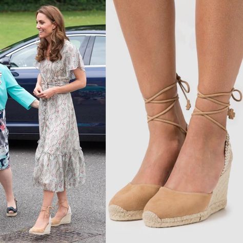 Kate Middleton Sandals, Kate Middleton Espadrilles Wedges, Kate Whitcomb Wedding Shoes, Kate Middleton Beige Dress, Coastal Chic Style, Flowing Summer Dresses, Kate Middleton Shoes, Kate Middleton In Pakistan, Tan Espadrilles