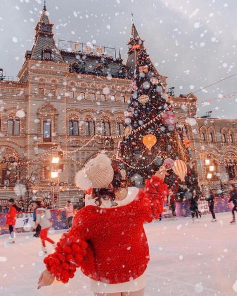 Here you can find the best recommendations about the places to travel in and have a great time this winter. Christmas Europe, Budget Christmas, Christmas In Europe, Europe On A Budget, Winter Destinations, Christmas On A Budget, Christmas Time Is Here, Christmas Feeling, Christmas Inspo