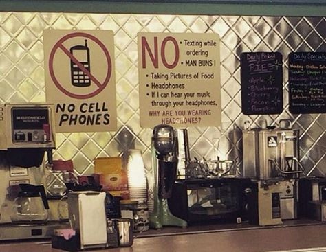 Gilmore Girls Set, Diner Aesthetic, Lorelei Gilmore, Luke's Diner, Man Buns, Gilmore Girls Luke, Luke Danes, Lukes Diner, Gilmore Girls Seasons