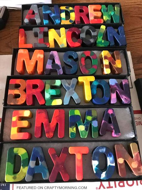 Homemade Crayons, Alphabet Crayons, Melted Crayon Crafts, Crayon Molds, Crayon Letter, Making Crayons, Crayon Gifts, Diy Crayons, Crafty Morning