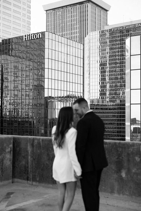 Photoshoot Looks, Engagement Photos Houston, Couples Downtown, Boston Engagement Photos, City Rooftop, Classy Engagement Photos, Rooftop Engagement, Rooftop Photoshoot, Le Meridien