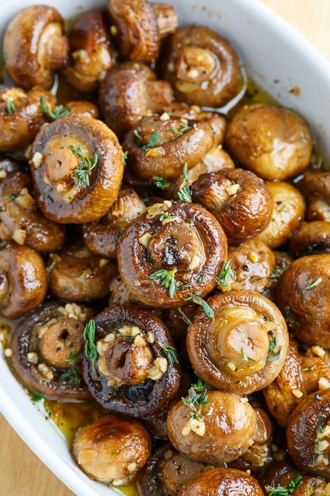 Roasted Mushrooms in a Browned Butter, Garlic and Thyme Sauce Thyme Sauce, Sushi Rolling, Jul Mad, Best Thanksgiving Side Dishes, Thanksgiving Food Sides, Plats Healthy, Salad Pasta, Thanksgiving Recipes Side Dishes, Roasted Mushrooms