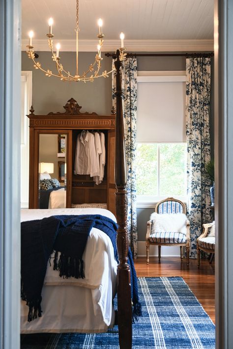 Happy Saturday, sweet friends! What better way to kick off the weekend than with our recent blue and white project! Whether it's coastal chic or contemporary elegance, blue and white are your go-to mix for an effortlessly stylish space. Check out our 'Blue and White' trends blog post via the link! Design & 📸: @onecoastdesign #blueroom #interiordesign #bluerug #historichome #woodfloors #floral #florallighting #blueandwhite #bluewalls #plaidrug #brasschandelier #vintagedecor #vintage #blue Historic House Renovation, Rice Bed, Cottage Dining, Dark Paint Colors, Blue And White Design, Chinoiserie Decorating, Blue Room, White Kitchen Design, Link Design