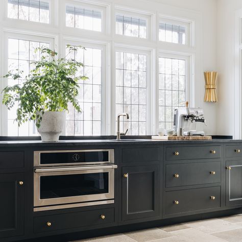 Things in the Kitchen that Just Make Sense - Inside Design Tile Stoffer Home, Monogram Appliances, Ann Sacks Tiles, Kitchen Objects, Black Countertops, Luxury Appliances, Ann Sacks, Cabinet Wood, Black Kitchen Cabinets