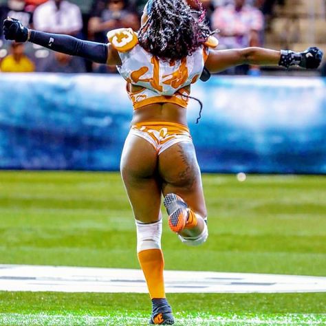 Ladies Football League, Lfl Players, Fit Females, Female Crossfit Athletes, Engine Tattoo, Lingerie Football, Football Women, Female Football Player, Super Girls