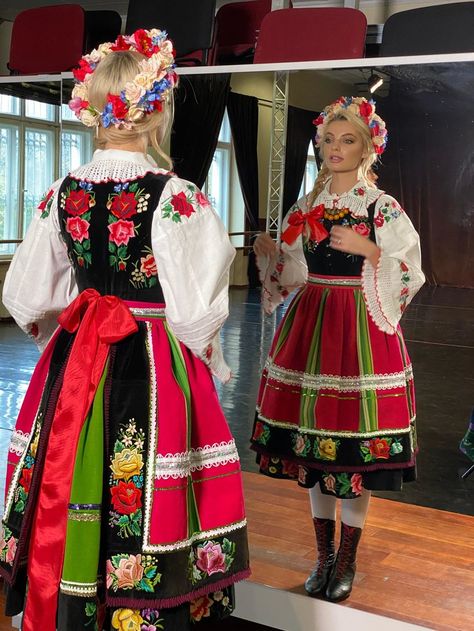 Poland Costume, Hungarian Clothing, Polish Traditional Costume, German Traditional Clothing, German Traditional Dress, Polish Dress, Slavic Clothing, Oktoberfest Outfits, Polish Wedding