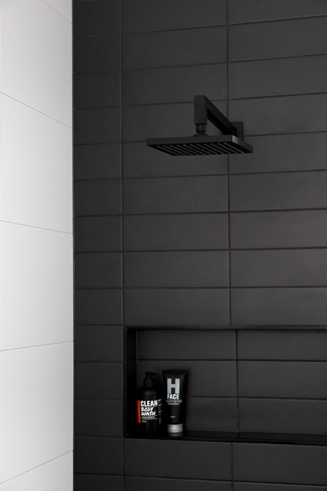 Shower Tiling, Black Tile Bathrooms, Black And White Bathroom, Black Tile, Bad Inspiration, Black Inspiration, Room Tiles, Room Black, Shower Tile Designs