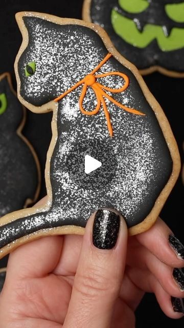 SweetAmbs - Amber Spiegel on Instagram: "I added silver edible glitter to make these black cat cookies extra festive for Halloween! 👻

#decoratedcookies #royalicingcookies #sweetambscookies #halloweencookies" Bat Sugar Cookies Decorated, Bat Sugar Cookies, Black Cat Cookies, Cookies Halloween, Flooding Cookies, Halloween Sugar Cookies, Cat Cookies, Cutout Sugar Cookies, Halloween Black Cat