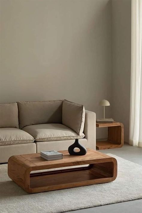 Centre Table Living Room, Center Table Living Room, Table Decor Living Room, Home Design Living Room, Wooden Sofa, Decoration Inspiration, Coffee Table Design, Center Table, Decorating Coffee Tables