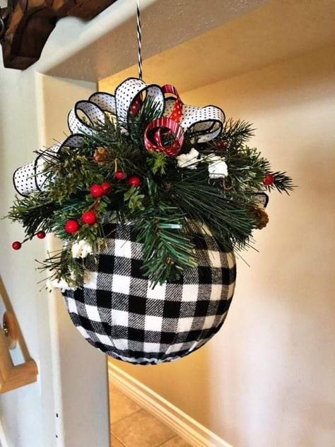 Farmhouse Decor Christmas, Dollar Tree Christmas Decor, Kissing Ball, Christmas Swag, Noel Diy, Christmas Decorations Diy Outdoor, Holiday Crafts Christmas, Christmas Ornaments Homemade, Christmas Decorations Rustic