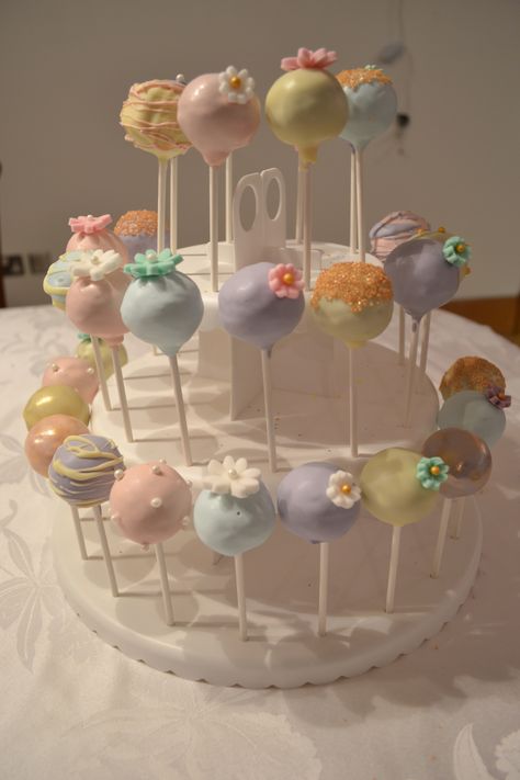 Cute Easy Cake Pop Ideas, Cake Pop Birthday Party, Cake Pops Designs Aesthetic, Aesthetic Cake Pop Ideas, Cake Pop Pictures, Cute Cake Pops Aesthetic, Cake Pops Astethic, Cake Pop Cake Birthdays, Spring Cake Pops Ideas