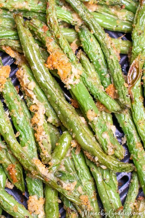 Parmesan cheese crusted green beans on a black air fryer tray. Panko Green Beans, Parmesan Crusted Green Beans, Ham And Cheese Wraps, Toast Air Fryer, Hot Ham And Cheese, Cheese Wraps, Parmesan Green Beans, Beans On Toast, Can Green Beans