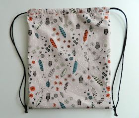 s.o.t.a.k handmade: drawstring backpack (a free tutorial) Knapsack Pattern Sewing, Drawstring Backpack Tutorial, Drawstring Backpack Pattern, Diy Backpacks, Recycling Fabric, Diy Backpack Pattern, Drawstring Bag Diy, Drawstring Bag Tutorials, Backpack Pattern Sewing