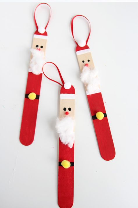 Create a DIY santa ornament out of popsicle sticks. These are SO CUTE and super easy to make! Diy Santa Ornaments, Kunst For Barn, Popsicle Stick Ornaments, Diy Santa, Santa Crafts, Christmas Crafts For Kids To Make, Kids Christmas Ornaments, Christmas Arts And Crafts, Fun Christmas Crafts