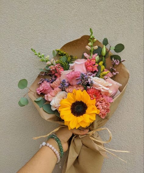 Cute bouquet ideas Cute Flowers For Mother’s Day, Mother’s Day Flower Ideas, Mother’s Day Diy Flower Bouquet, Mothers Day Bouquet Ideas Flowers, Mother’s Day Bouquet, Mother’s Day Flower Bouquet, Mothers Day Bouquet Ideas, Mother’s Day Flowers, Ramo Ideas