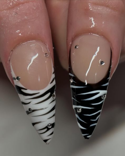 u already know with the zebra stripes and the red bottomsssss👠🦓 Black And White Zebra Nails, Zibra Paint Nail Art, Zebra Design Nails, Nail Zebra Designs, Zebra Almond Nails, Zebra Print Nails Designs, Red Nails Design Ideas, Black Zebra Nails, Zebra Acrylic Nails