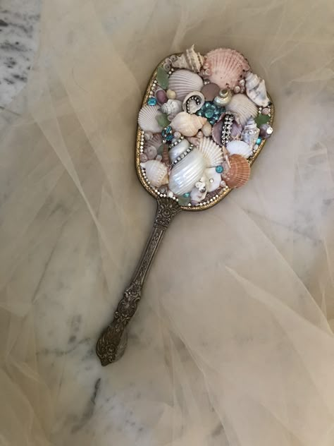 Shell Hand Mirror, Sea Shell Mirrors Seashell Frame, She’ll Mirror, Seashell Mirror Diy, Sea Shell Mirrors, Sea Shell Mirror, Ocean Mirror, Corpse Bride Art, Shell Mirrors