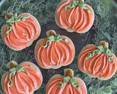 Frosted Leaf Cookies, Pumpkin Frosted Cookies, Football Cookies Buttercream, Butter Cream Cookies Decorated, Buttercream Pumpkin Cookies, Simple Fall Cookies Decorated, Buttercream Baby Shower Cookies, Buttercream Iced Cookies, Candy Corn Cookies Decorated