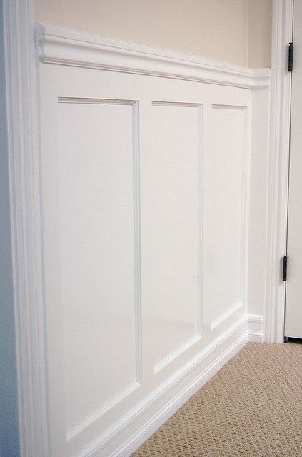 Wainscoting With Chair Rail, Recessed Panel Wainscoting, Lambriseringen Gang, Panel Wainscoting, Baseboard Styles, Wainscoting Bedroom, Dining Room Wainscoting, Wainscoting Bathroom, Wainscoting Styles