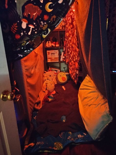 #omega #omegaverse #tent #fort #kidcore #cozycore #sleepover #lights #orange #red Blanket Nest Aesthetic, Omegaverse Nesting Aesthetic, Omega Nest Aesthetic, Omegaverse Nest, Omega Nest, Tent Fort, Asd Spectrum, Nest Ideas, Lil Boy