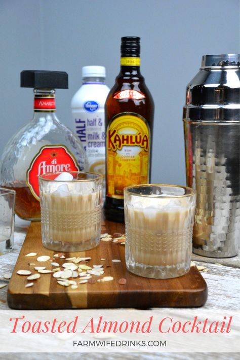 This toasted almond cocktail combines two of my favorite flavors, almond and coffee through amaretto and Kahlua with a cream to pull it all together. #Kahlua #Amaretto #Cocktails Toasted Almond Drink, Kahlua And Milk, Almond Cocktails, Amaretto Cocktails, Almond Drink, Amaretto Drinks, Kahlua Drinks, Citrus Cocktails, Banana Milkshake