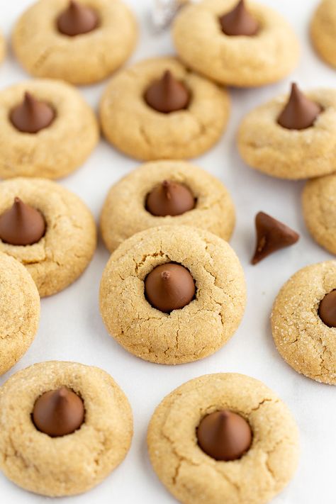 Soft peanut butter cookies topped with a chocolate kiss candy in the center. These Peanut Butter Blossoms are perfect for the holidays! #peanutbutterblossoms #easy #soft #Christmas #livewellbakeoften Small Batch Peanut Butter Blossoms, Cookies With Chocolate Kisses, December Baking, Recipe For Peanut Butter Cookies, Peanut Butter Cookies With Chocolate, Kiss Cookie, Peanut Butter Blossoms Recipe, Peanut Butter Blossom, Butter Blossoms