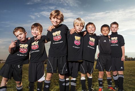 Youth Soccer Pictures, Soccer Photography Poses, Kids Soccer Team, Soccer Team Photos, Sports Team Photography, Soccer Shoot, Soccer Poses, Soccer Photography, Sport Portraits