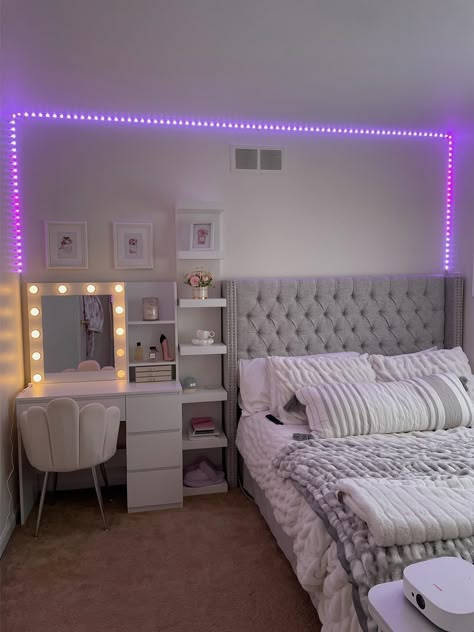 Teenage Bed Ideas, Anna Schottin Bedroom, Room Ideas Aesthetic Twin Bed, How To Make Room More Cozy, Rooms For Teenage Girl, Pretty Rooms Bedrooms, Anna Schottin, Dreamy Room Ideas, Bedroom Furniture Layout Ideas