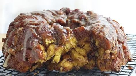 Pumpkin-Cinnamon Roll Monkey Bread Recipe - Pillsbury.com Campfire Meal, Cinnamon Monkey Bread, Cinnamon Roll Monkey Bread, Pumpkin Cinnamon Rolls, Pull Apart Bread, Camping Recipes, Monkey Bread, Pumpkin Recipes, Meal Ideas